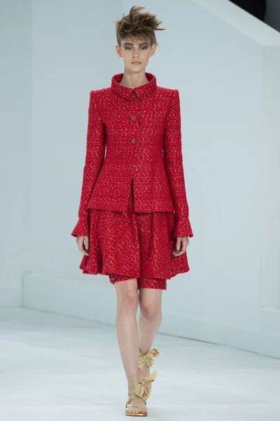 Look 16
